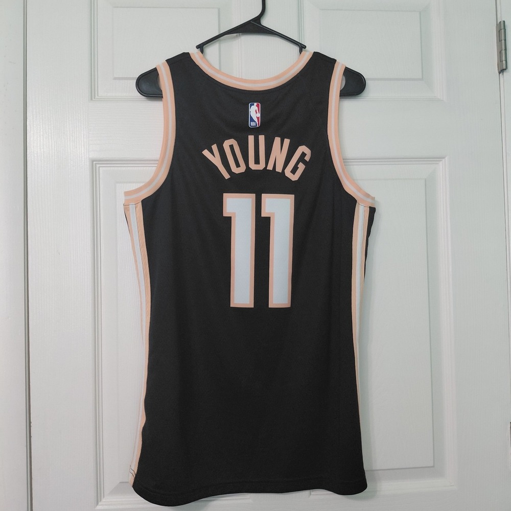 Atlanta Hawks Jersey Nike Mens Large Black NBA Basketball Trae Young Peach Tree - Picture 2 of 10